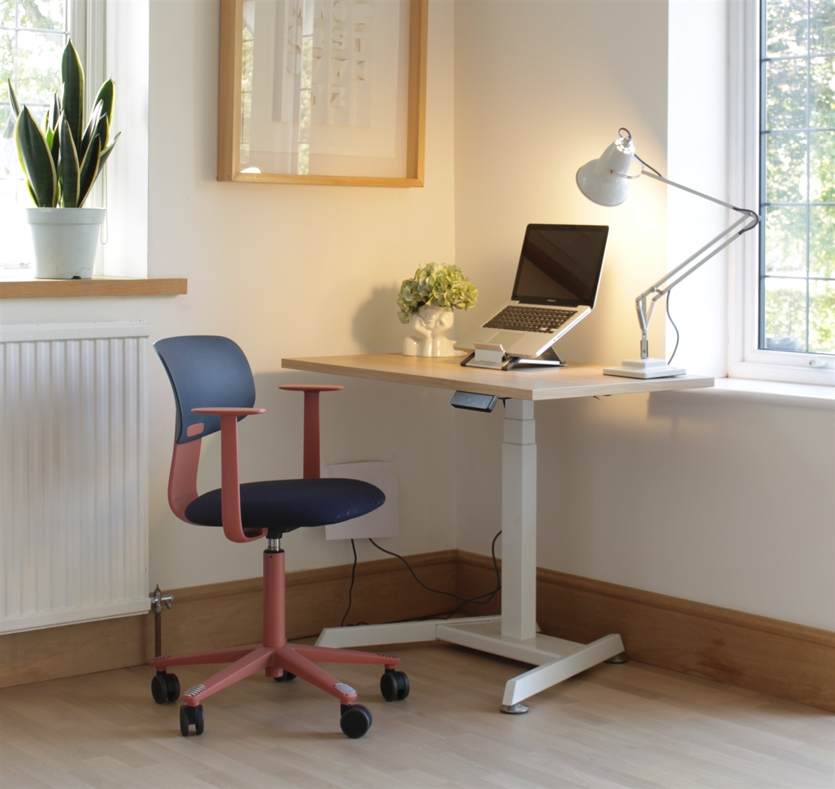 Compact clearance extendable desk