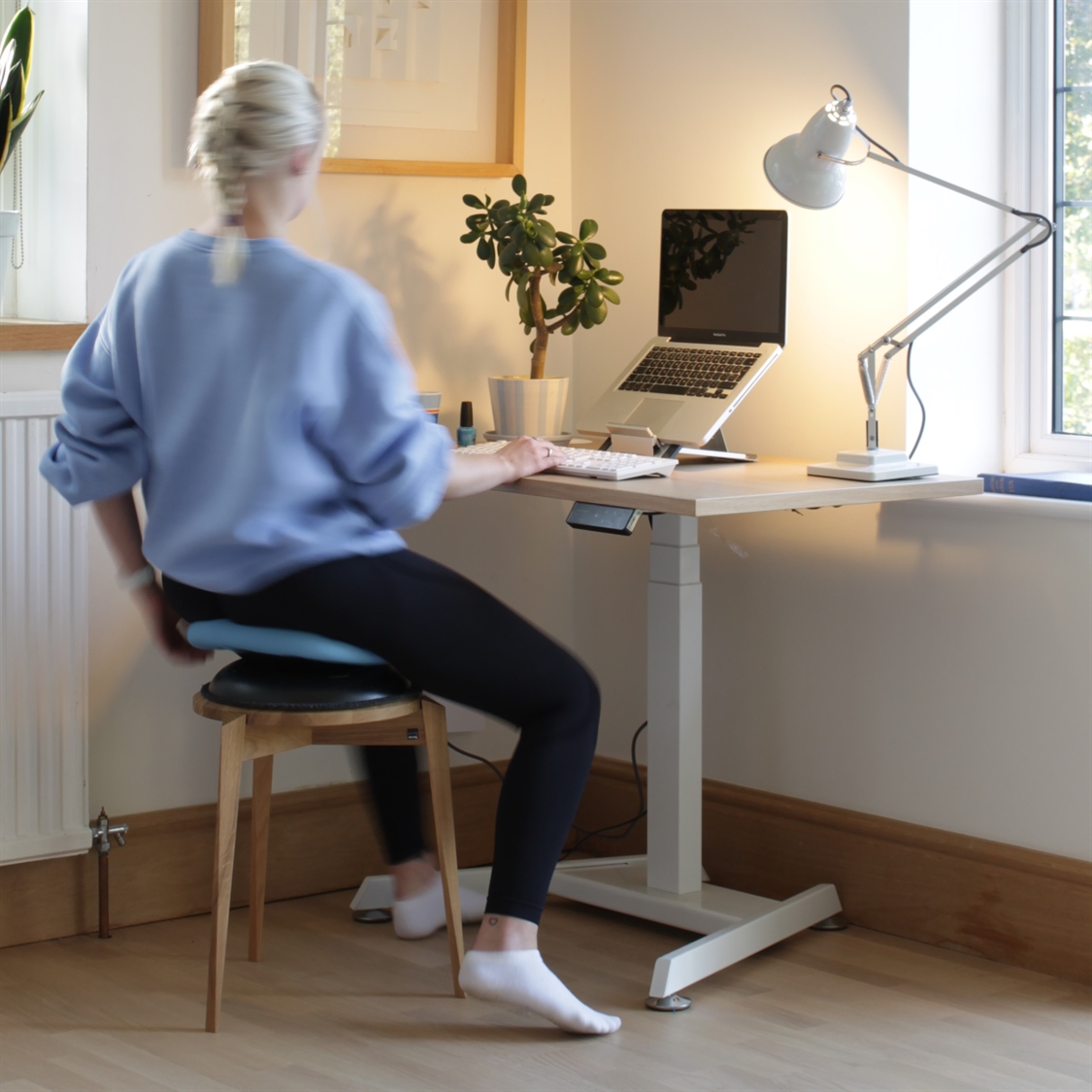 Humantool saddle online chair