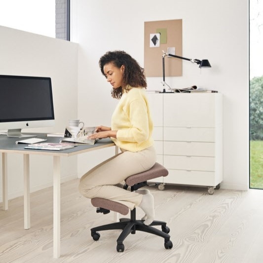 Swivel online kneeling chair